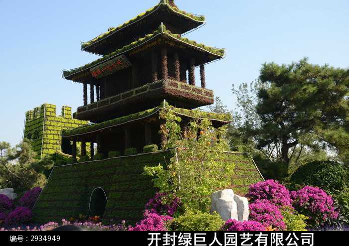 仿造山海关修建的植物造型花坛